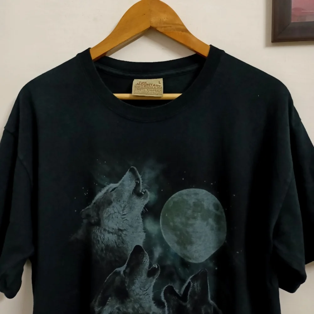 THE MOUNTAIN VINTAGE WOLF & MOON GRAPHIC T-SHIRT - Picture 2 of 5